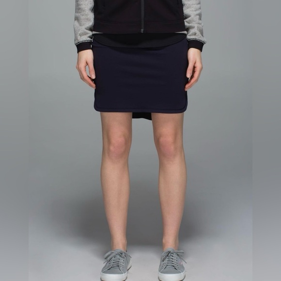 LULULEMON | Naval blue city skirt - Picture 2 of 9